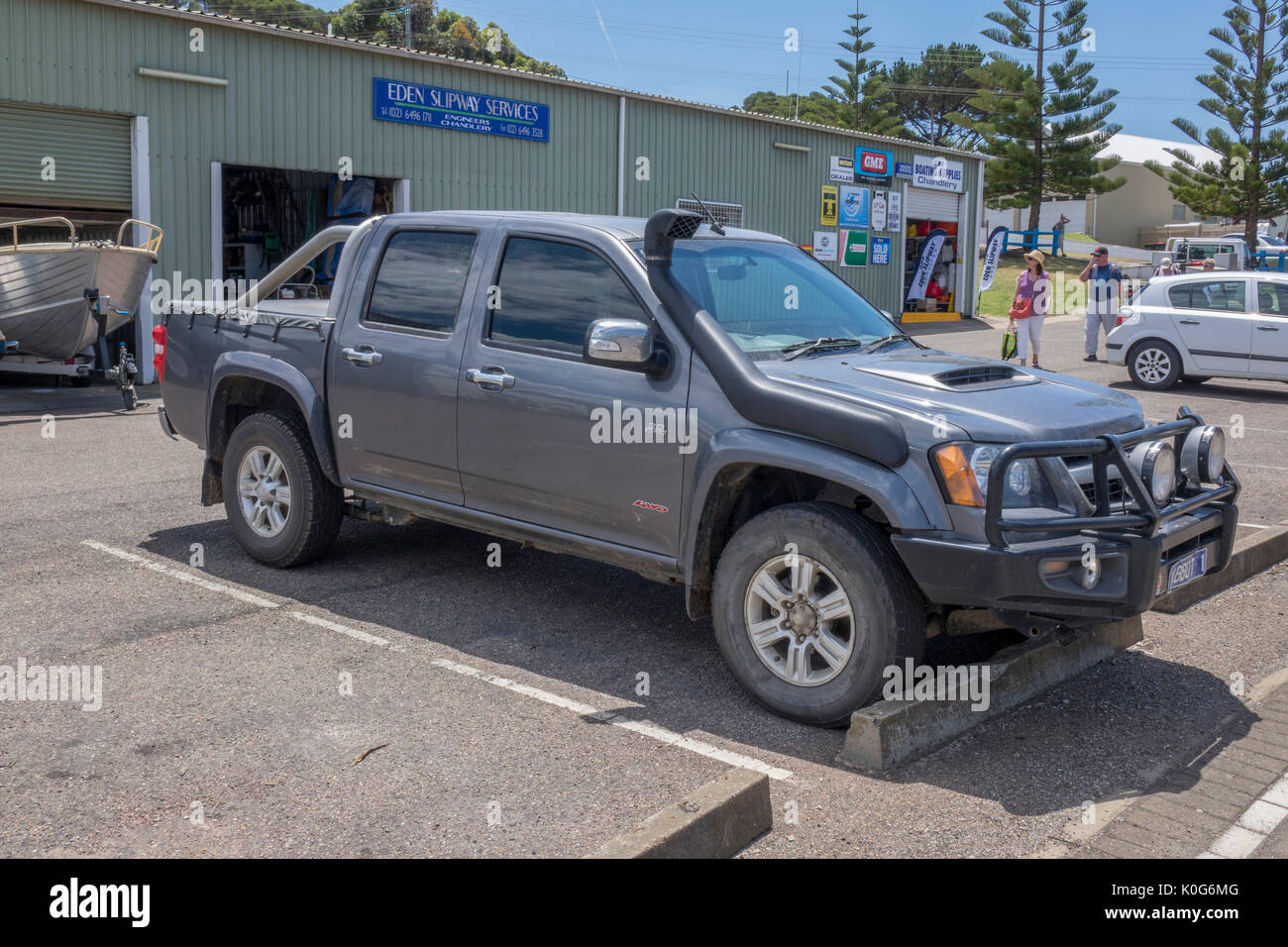 Mit vier Türen up Truck UTE Utility Fahrzeug mit Rammschutz und Schnorcheln Auspuff für die Überquerung von Flüssen und Bächen New South Wales Australien abholen Stockfoto