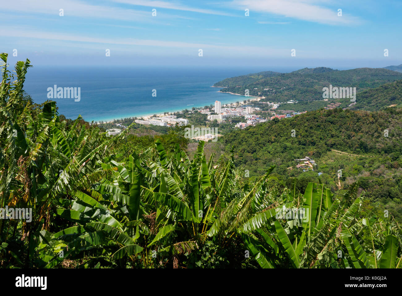 Blick vom Hügel am Karon Beach, Phuket, Thailand Stockfoto