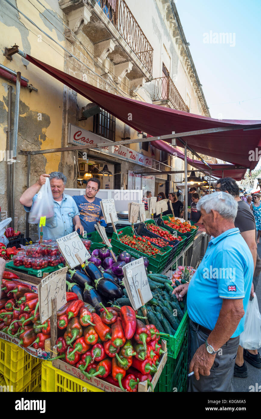 Die Insel Ortygia Markt in Syrakus, Sizilien, Italien. Stockfoto