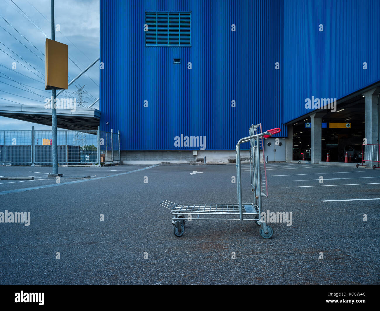 Serie von Element der Architektur Department Store und Straße, wenn der regen Sturm kommen Stockfoto