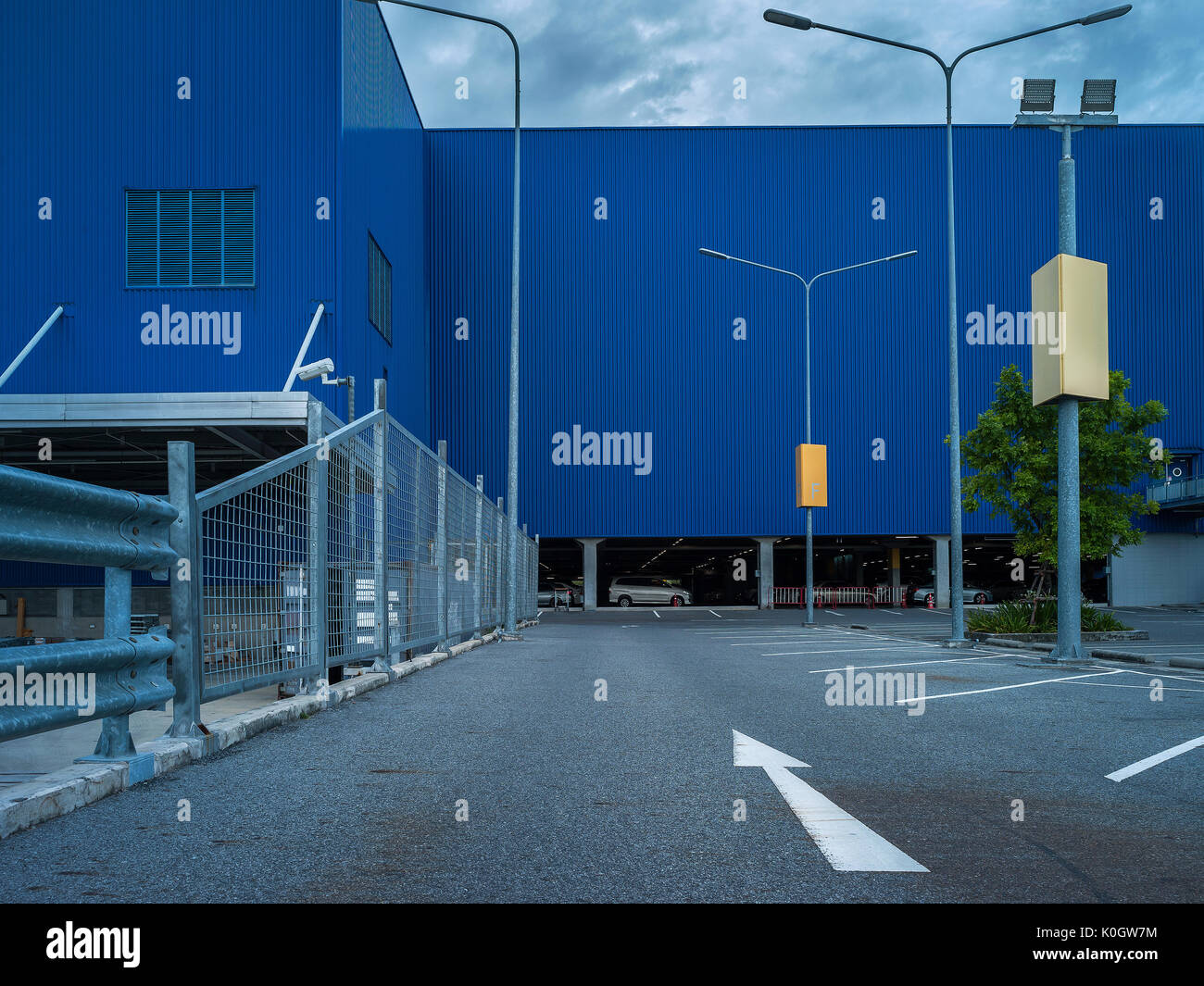 Serie von Element der Architektur Department Store und Straße, wenn der regen Sturm kommen Stockfoto Serie von Element der Architektur Department Store und Straße, wenn der regen Sturm kommen Stockfoto