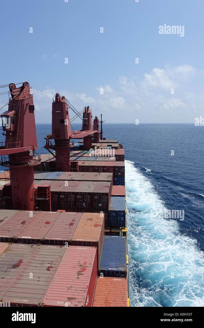 Schiff Navigation ruhigen Ozean Stockfoto