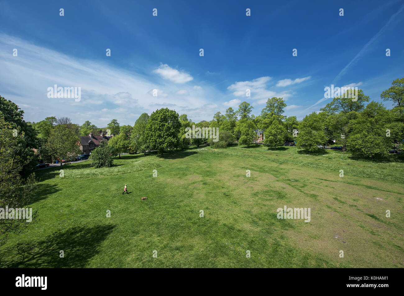 Blick auf und aus dem Brunnen Denkmal in Worsley Grün Stockfoto