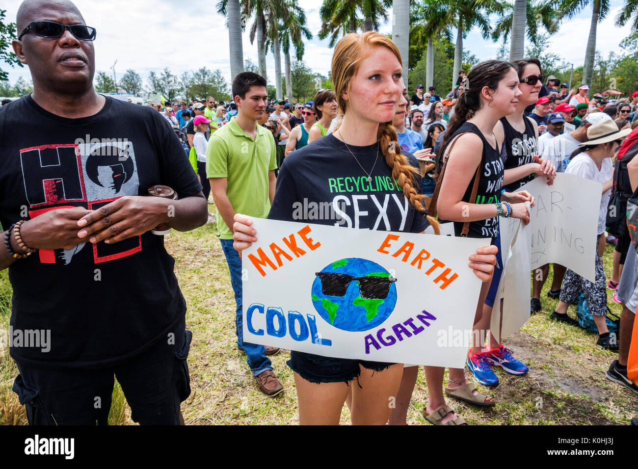 Miami Florida, Museumspark, Marsch für Wissenschaft, Protest, Kundgebung, Schild, Plakat, Protestler, Teenager Teenager Teenager Jugendliche Jugendliche Jugendliche Jugendliche Jugendliche, Mädchen Mädchen, fema Stockfoto