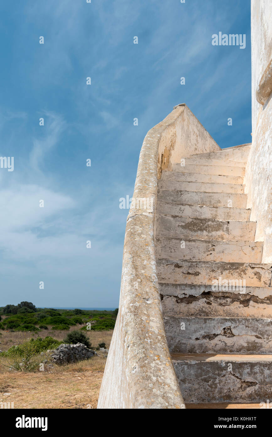 Punta Pizzo, Gallipoli, Provinz Lecce, Salento, Apulien, Italien. Treppe des Turmes von Punta Pizzo Stockfoto
