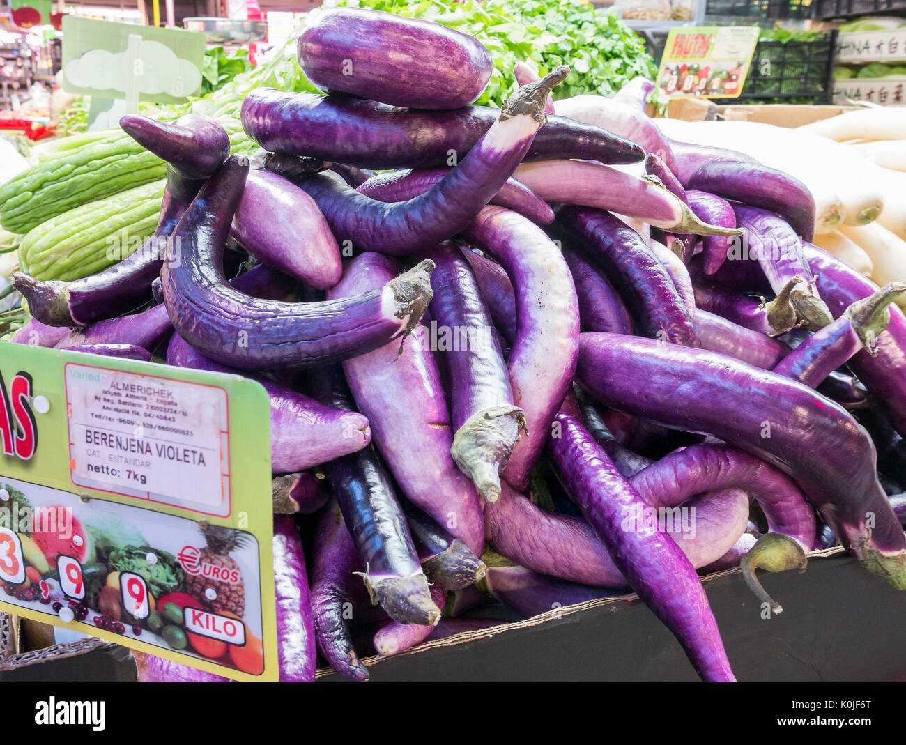 Berenjena Violeta. Mercado de Maravillas. Madrid Hauptstadt. España Stockfoto