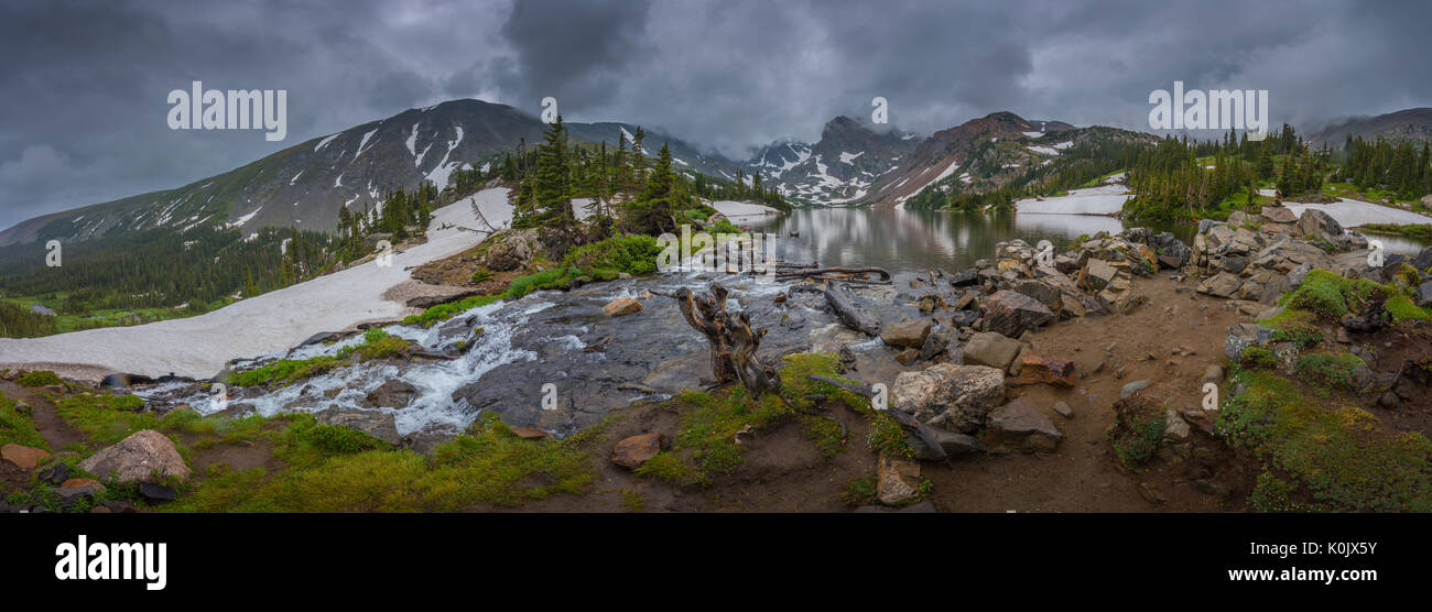 Schmelzender Schnee unter See Isabelle Ward Colorado Panorama-aufnahme ein. Stockfoto