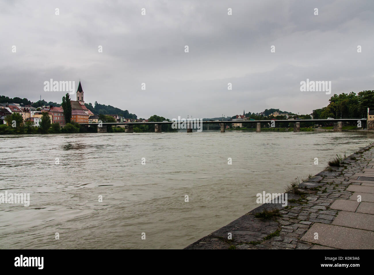 Ein Blick am rechten Ufer des Inn, Passau, Deutschland Stockfoto