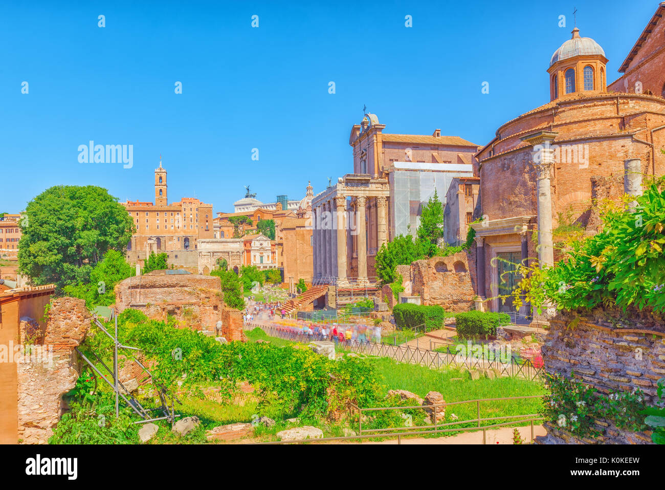 Tempio del divo romolo -Fotos und -Bildmaterial in hoher Auflösung – Alamy