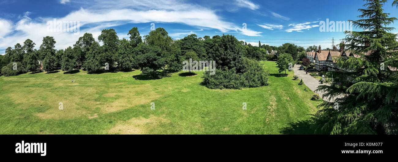 Blick auf und aus dem Brunnen Denkmal in Worsley Grün Stockfoto
