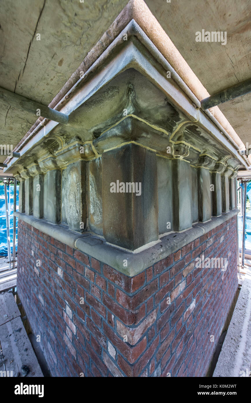 Blick auf und aus dem Brunnen Denkmal in Worsley Grün Stockfoto