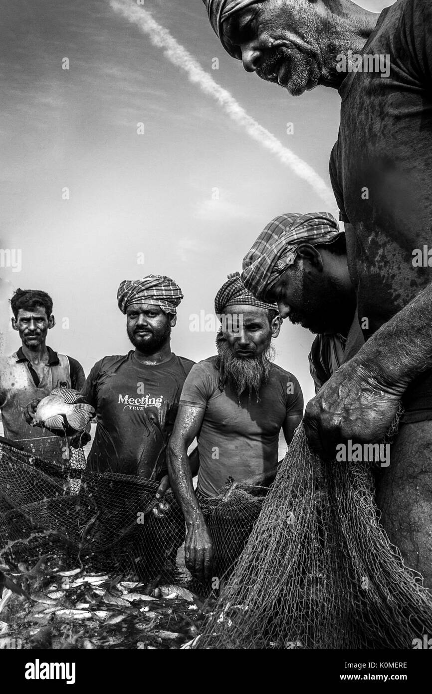 Fischer mit net Kolkata, West Bengal, Indien, Asien Stockfoto