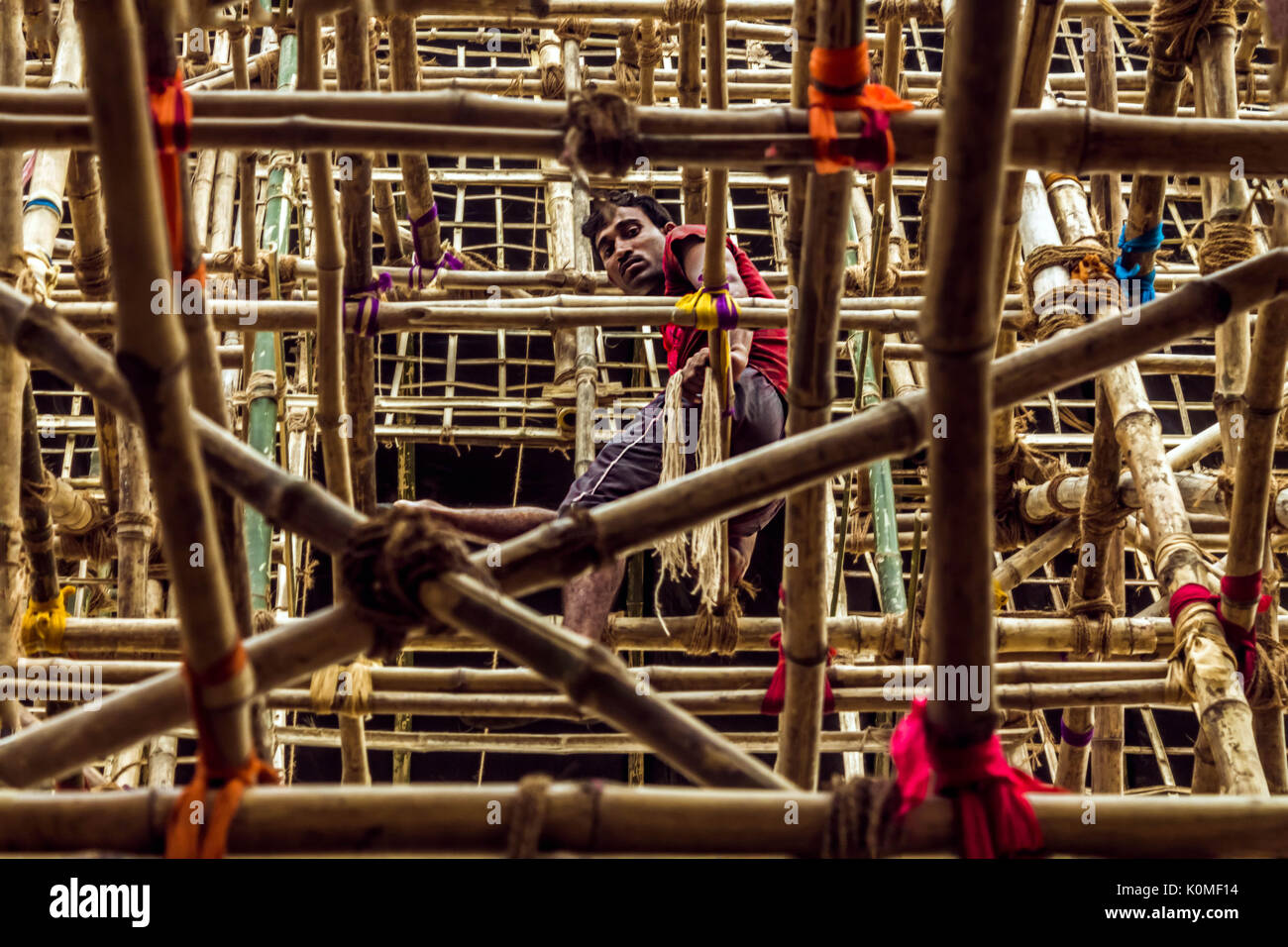 Arbeitnehmer mit befristeten pandal, durga Festival, Kolkata, West Bengal, Indien, Asien Stockfoto