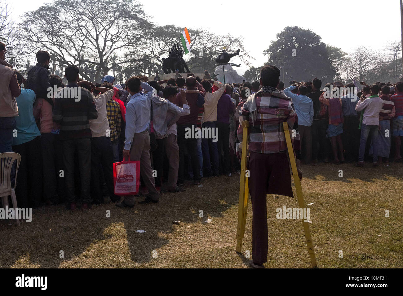 Menschen versammelt, Republic Day Parade zu beobachten, Red Road, Kolkata, West Bengal, Indien, Asien Stockfoto