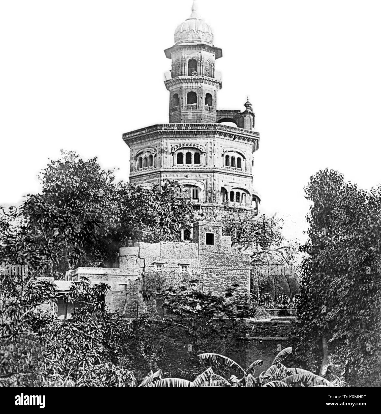 Gurdwara Baba Atal Rai Sahib Ji, alter alter alter alter Laternenrutsch aus dem 19. Jahrhundert von Gurdwara Baba Atal im Golden Temple Complex, Punjab, Indien, Asien Stockfoto
