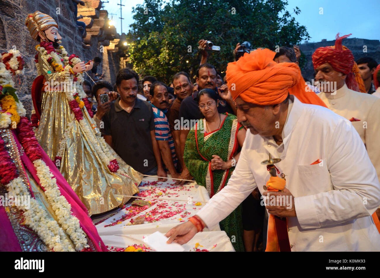 Gaj Singh mit Chadhava Gangaur Festival Jodhpur, Rajasthan, Indien, Asien Stockfoto