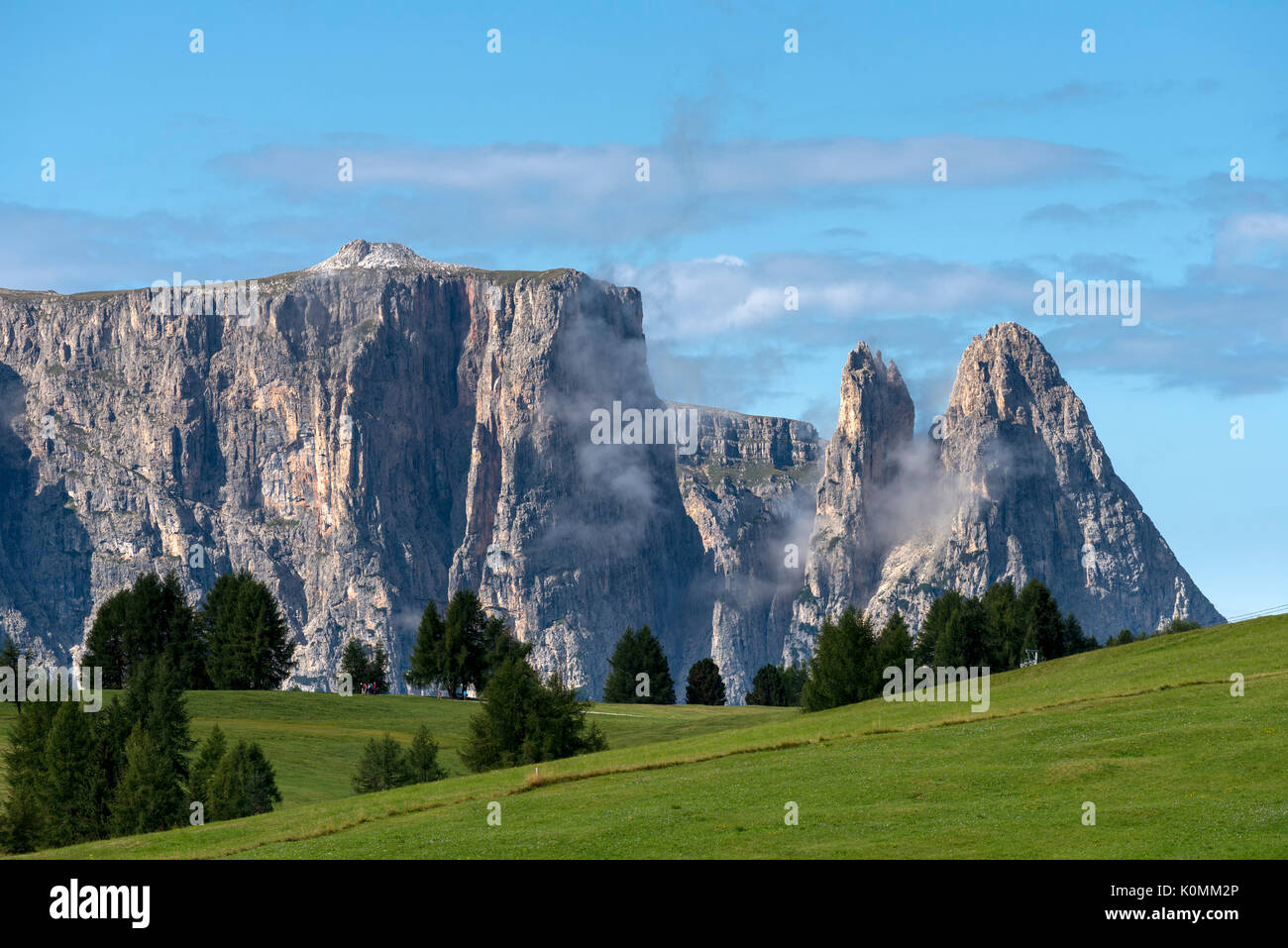 Seiser Alm, Dolomiten, Südtirol, Italien. Die Gipfel des Schlern, Euringer und Santner Stockfoto