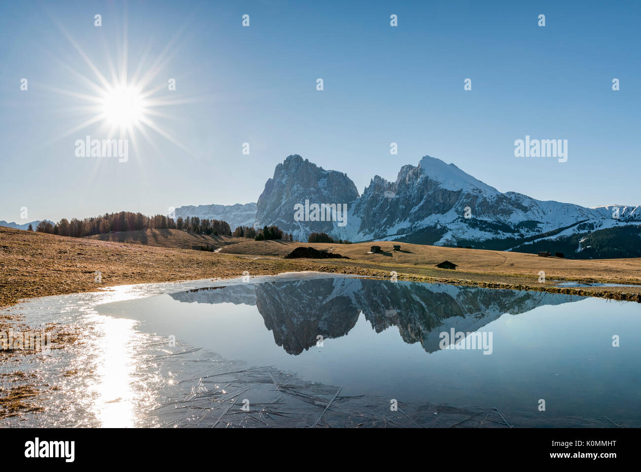 Seiser Alm, Dolomiten, Südtirol, Italien. Reflexionen auf der Seiser Alm Stockfoto