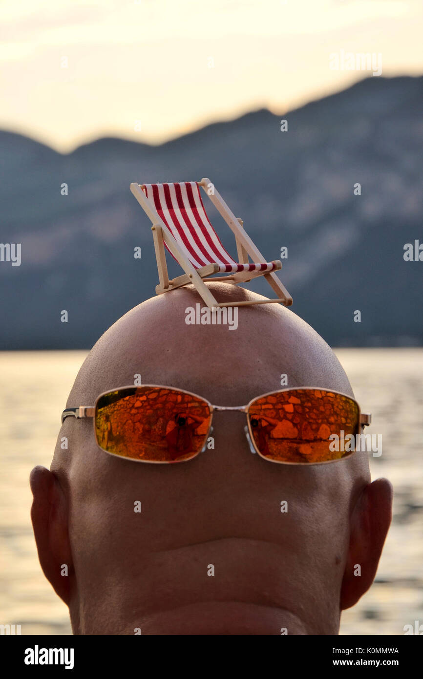 Beachchair und sunglases Stockfoto