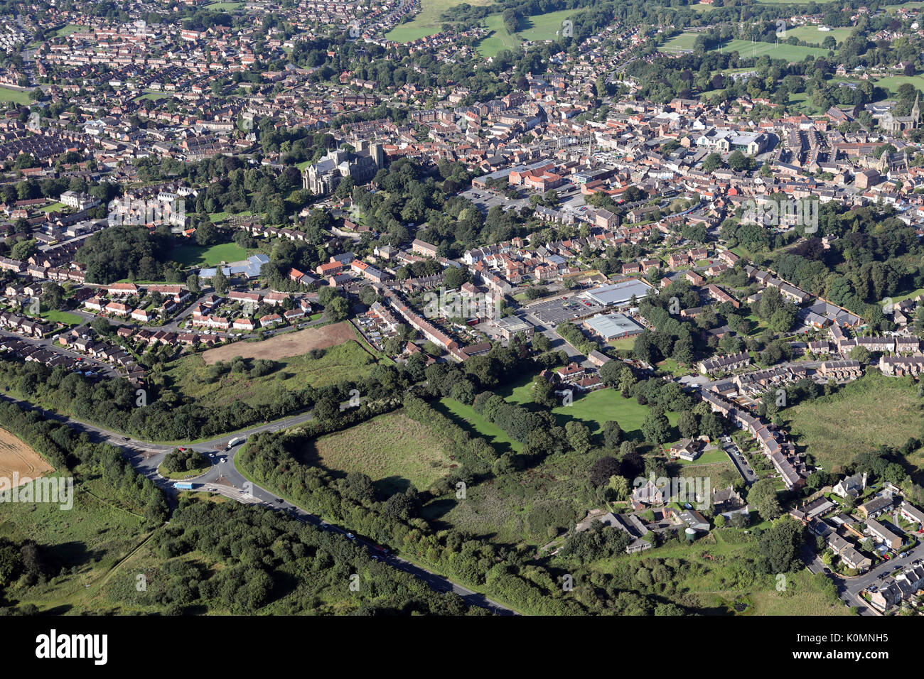 Luftaufnahme von Ripon, North Yorkshire aus über die A 61 an der Kreuzung von Rotary Weg Stockfoto