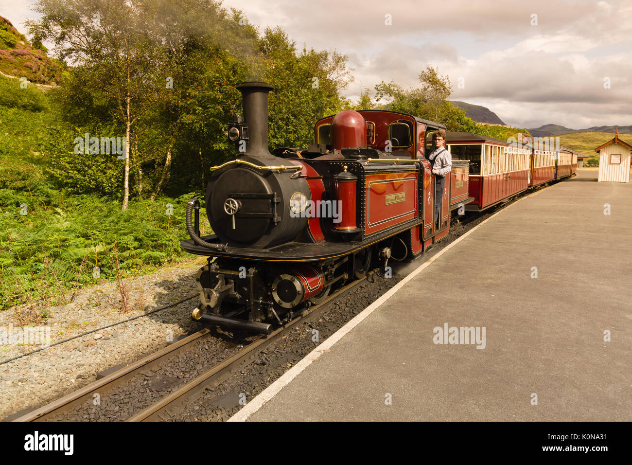 Schmalspur Double Fairlie Dampflok Merddin Emrys der Ffestiniog Railway Company bei Tanygrisiau station Stockfoto