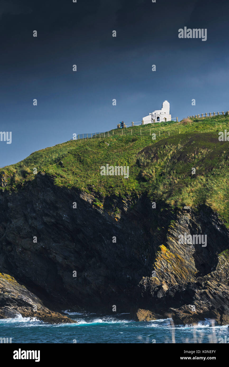 Das berühmte Wahrzeichen der Huers Hütte auf Klippen an der Küste bei Newquay in Cornwall. Stockfoto