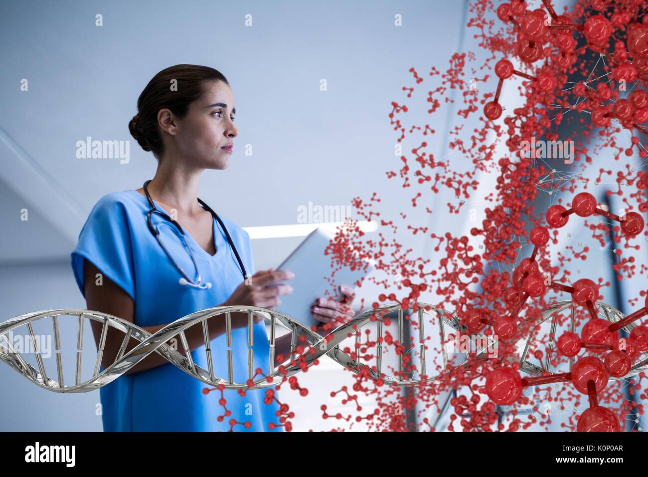 Digital composite Verunsicherter Arzt Frau sitzt mit 3D-DNA-Strang und Zellen Stockfoto