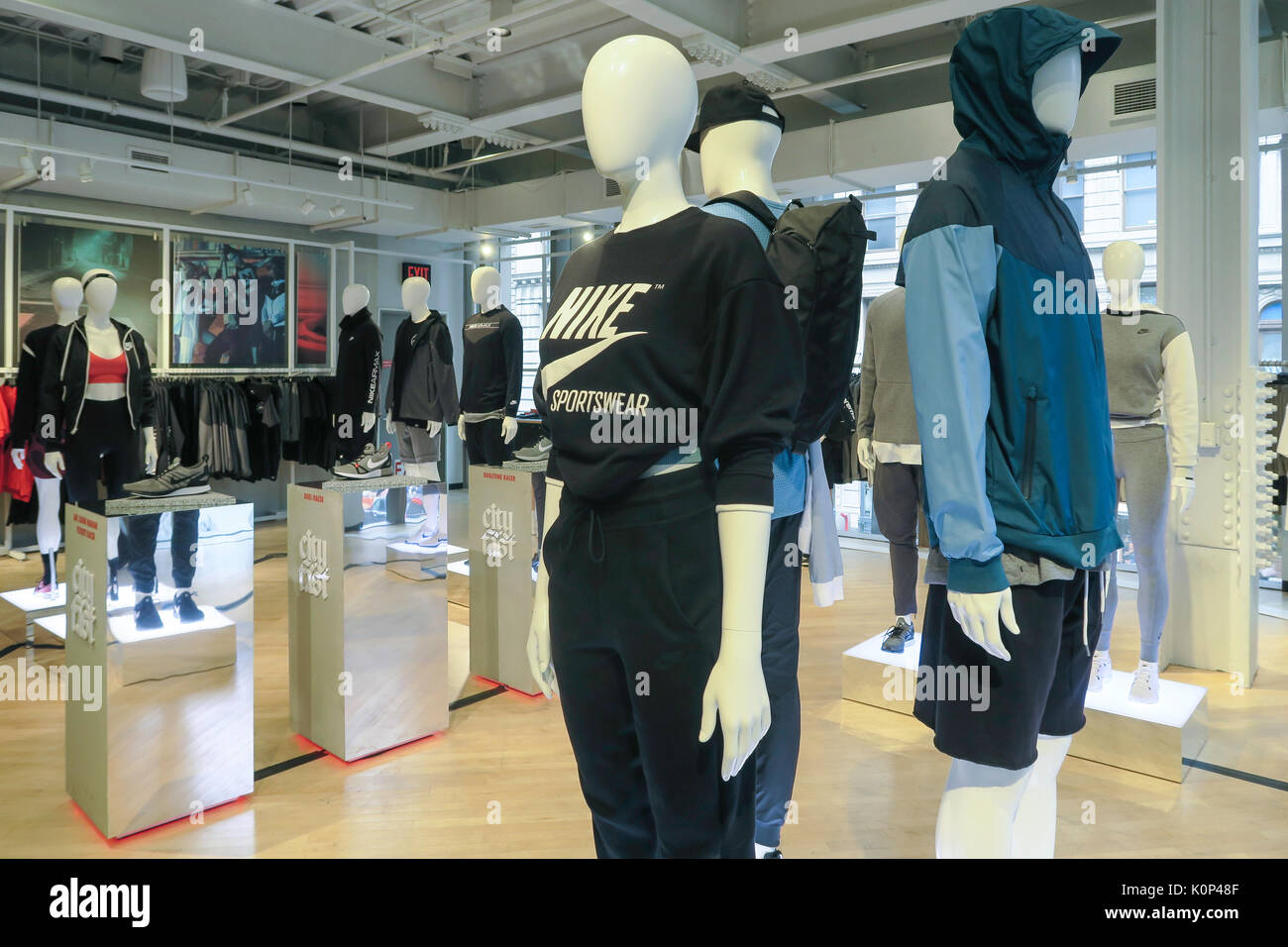 Nike Store SoHo, New York City, USA Stockfotografie - Alamy