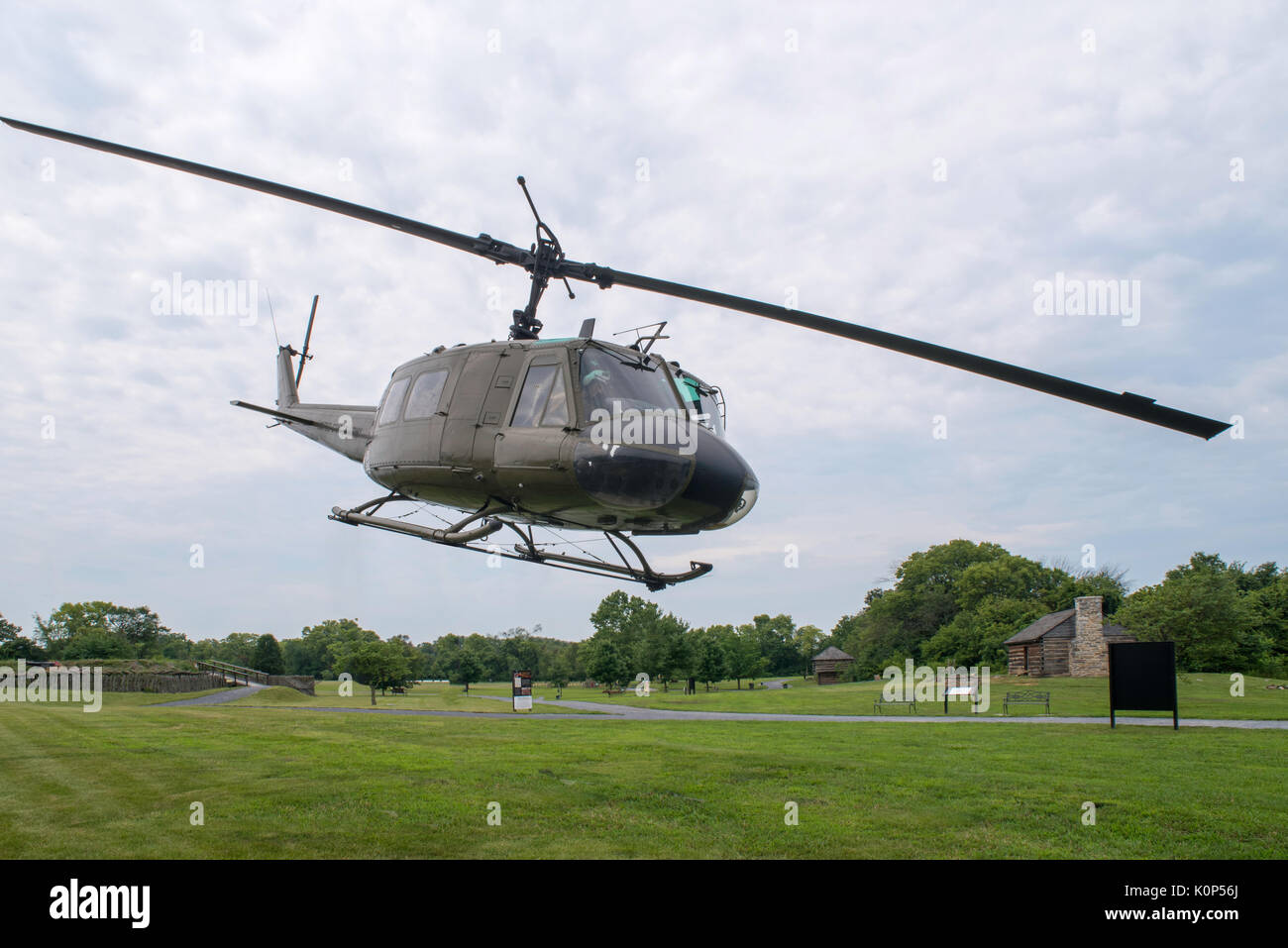 Mobiler Hubschrauber mit Vietnam Air im Heritage and Education Center der US Army in Carlisle, PA Stockfoto