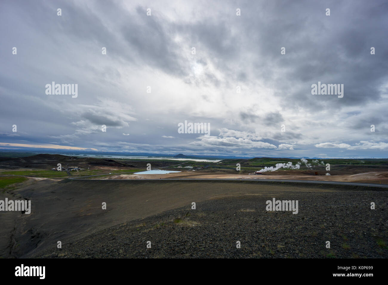 Island - geothermische Gebiet und Berglandschaft in der Nähe von mývatn von Vulkan Stockfoto