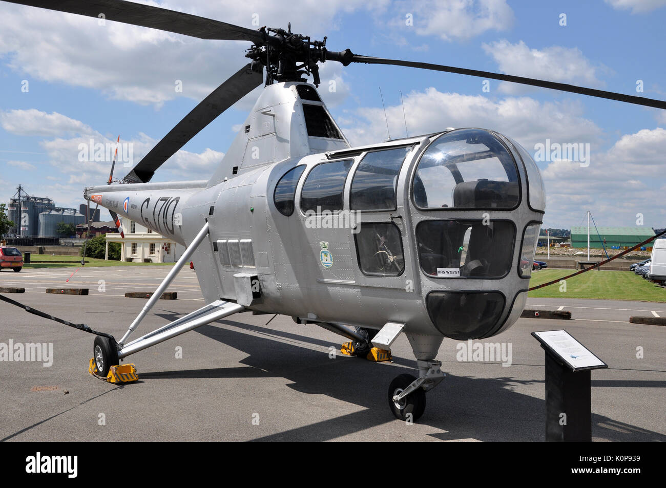 Westland WS-51 Dragonfly HR5 Hubschrauber WG751 GJ710 im Historic Dockyard Chatham. Oldtimer-Flugzeuge Stockfoto