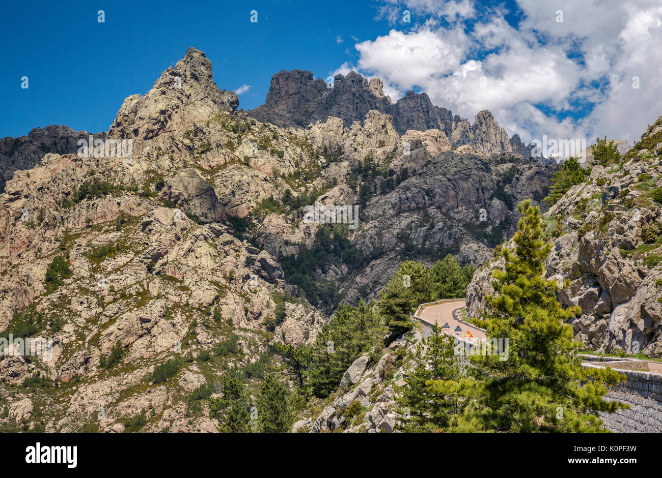 Aiguilles de Bavella, über die Straße D 268, Corse-du-Sud, Korsika, Frankreich Stockfoto