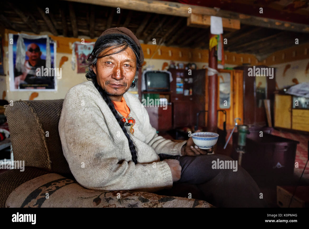 Ein tibetischer Mensch in Ruhe, tibetischen Hochebene, Kham und Amdo Stockfoto