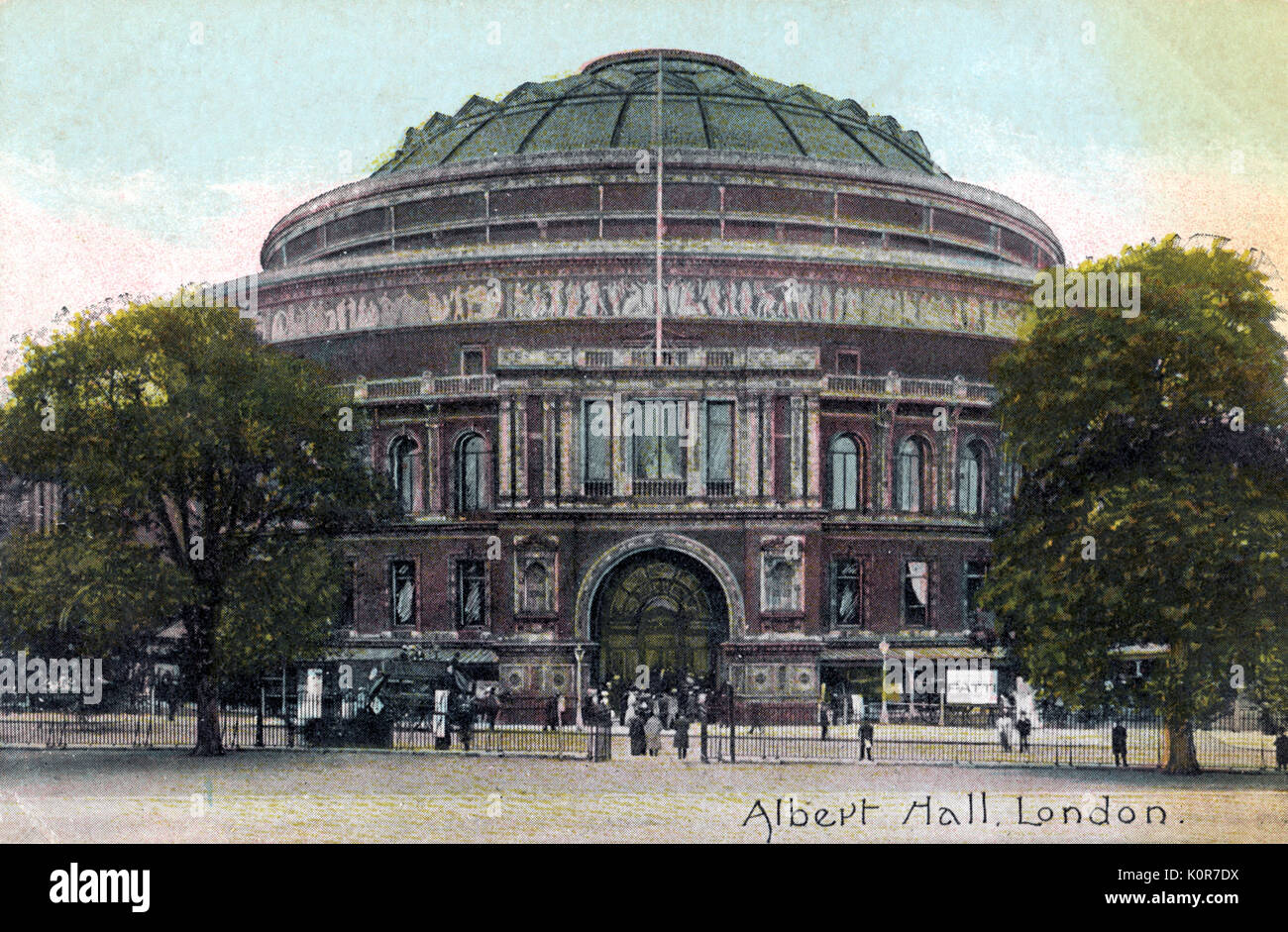 LONDON - Royal Albert Hall Fassade aus dem frühen 20. Jahrhundert. Mit Plakat für Patti. Pferde und Wagen. Stockfoto