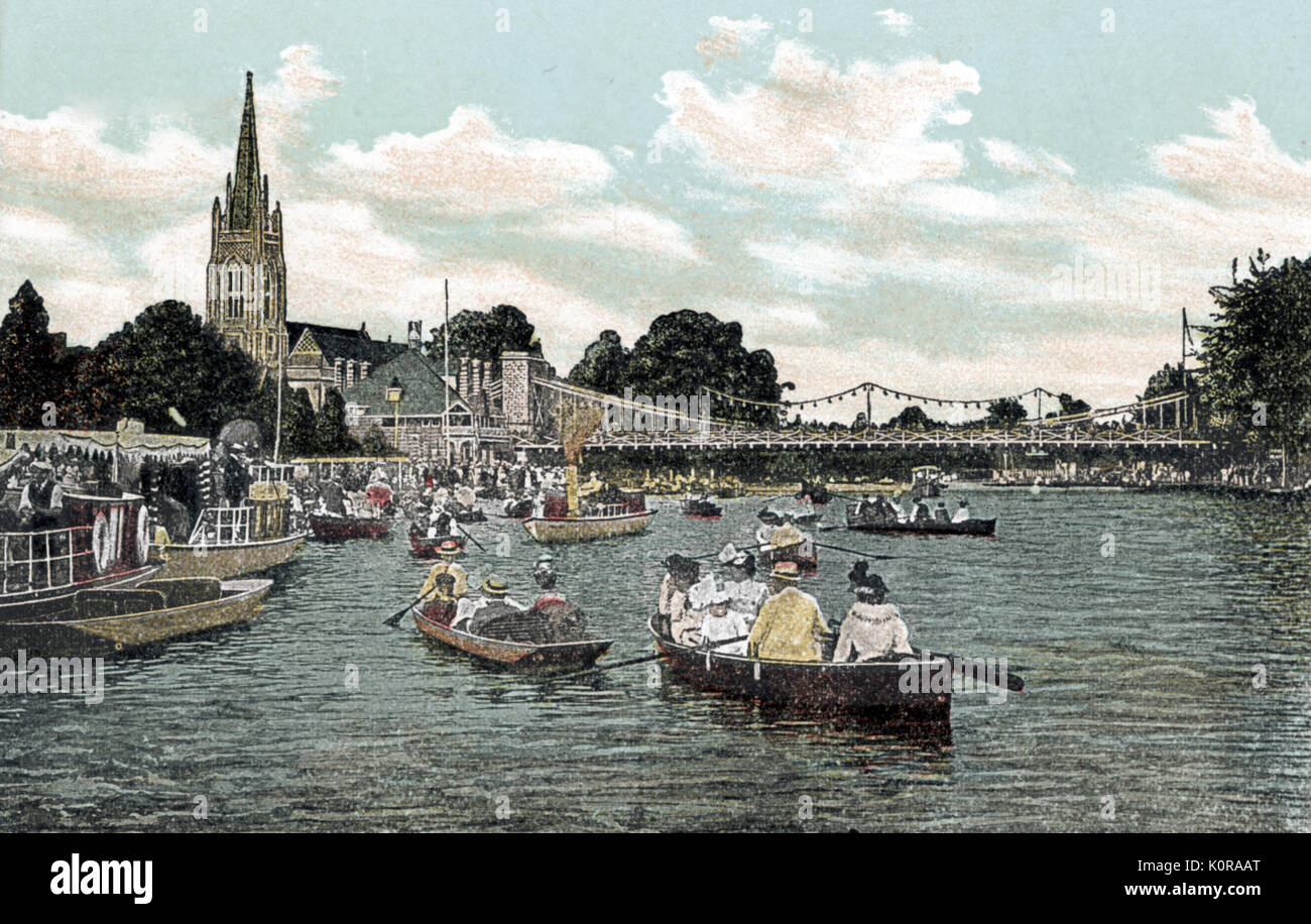 Bootfahren Szene, in Marlow auf der Themse. Strohhüte, Ruder, Brücke, Kirche. Marlowe? Wasser, Stockfoto