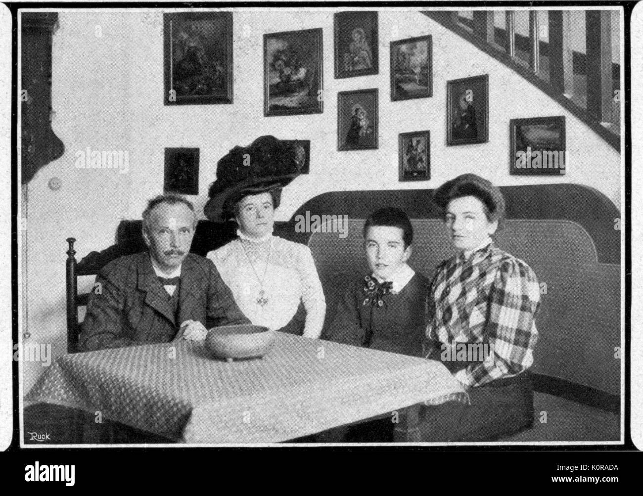 Richard Strauss mit Familie, C. 1909 in Garmisch, Deutschland. Zweite links, Frau Pauline (geb. de Ahna). Deutsche Opern Sopran, 4. Februar 1863. - 13. Mai 1950. RS: Deutscher Komponist und Dirigent. 11. Juni 1864 - 8. September 1949. Stockfoto