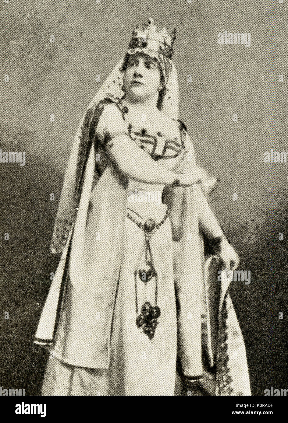 STRAUSS, Pauline (geb. de Ahna) wie Elsa in Wagners Lohengrin. Sie im