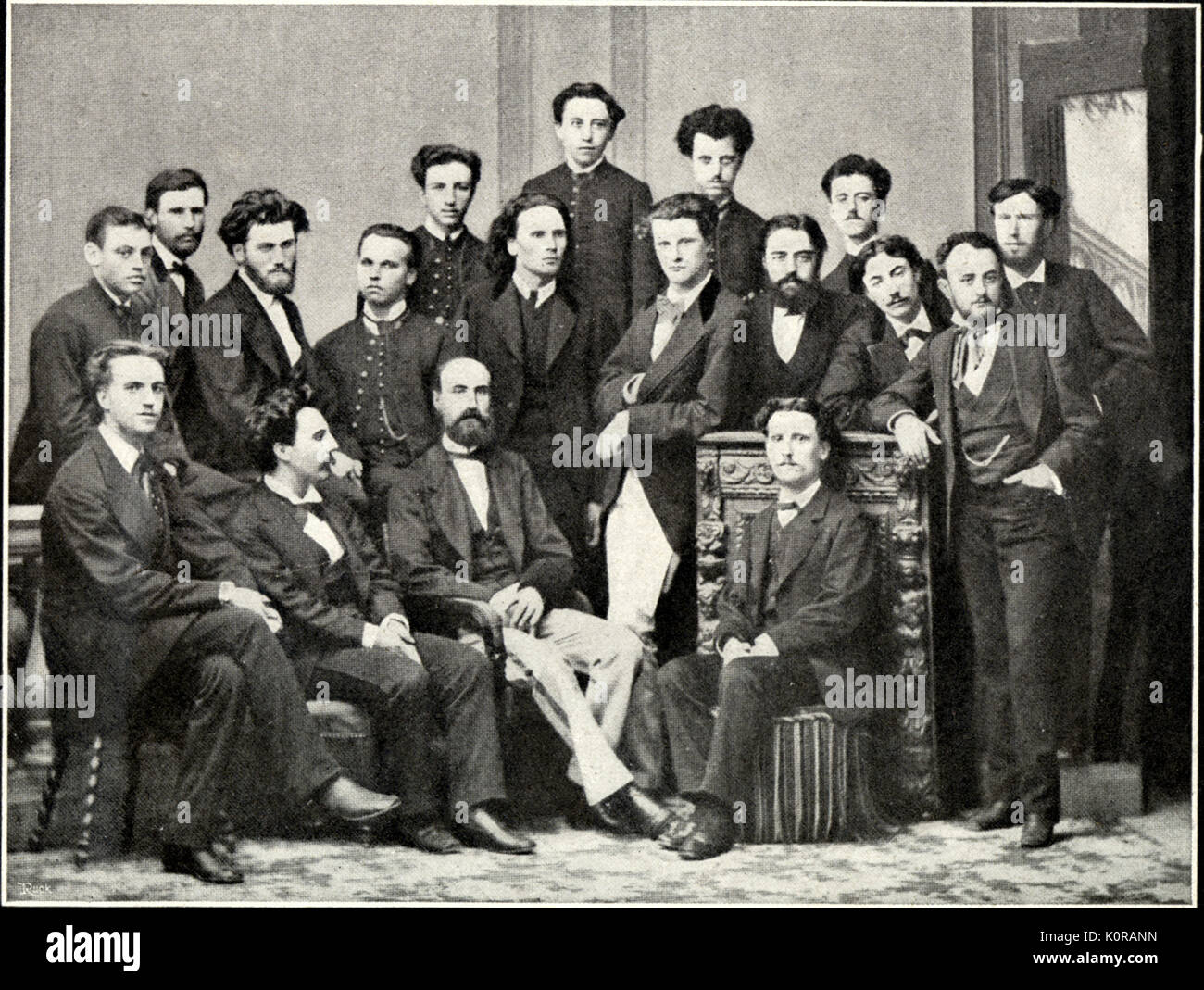 Ecole Niedermeyer, Paris Gruppe von Studierenden und Lehrenden. Im Foto sind Gabriel Fauré, französischer Komponist, 1845-1924 (Zweite links, untere Reihe) und André Messager (7. von links, zweite Zeile). Stockfoto