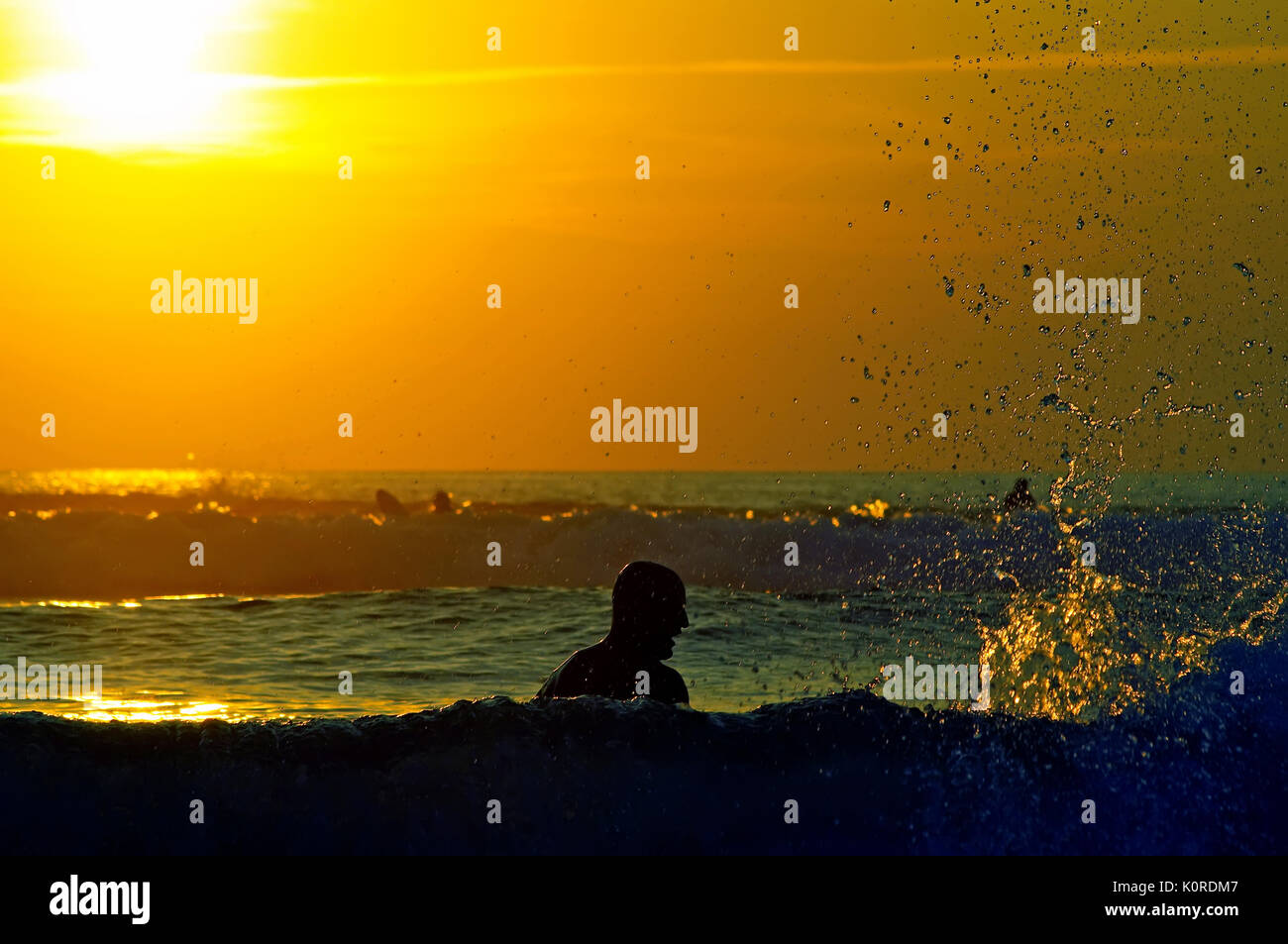 In Hourtin bei Sonnenuntergang im August 2013 Surfen während der World Championship Tour Stockfoto