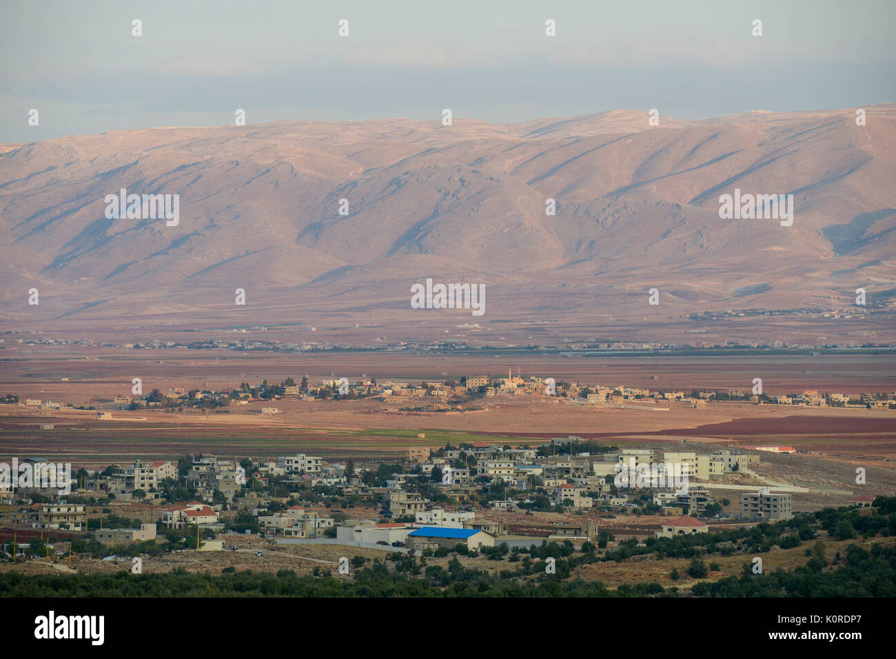 Libanon, Deir el Ahmad, Blick auf Beqaa Tal, schiitische Dörfer, Baalbek und der Anitlebanon Berge, hinter Syrien/Libanon Deir el Ahmad, Blick in das Bekaa-ebene Tal, Berge des Antilibanon hintern denen Syrien Balatonfüred Stockfoto