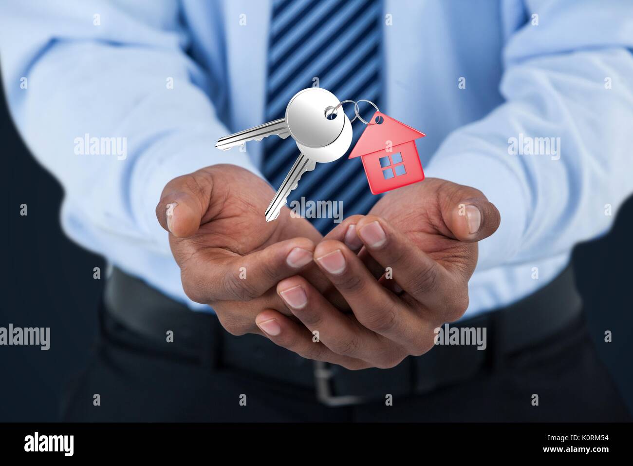 Digital composite Business Mann mit Schlüssel Stockfoto