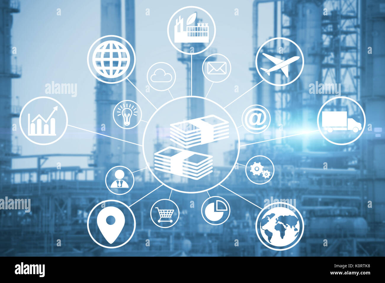 Das zusammengesetzte Bild im Währung ganz verschiedene Symbole gegen die Sicht der Industrie Stockfoto
