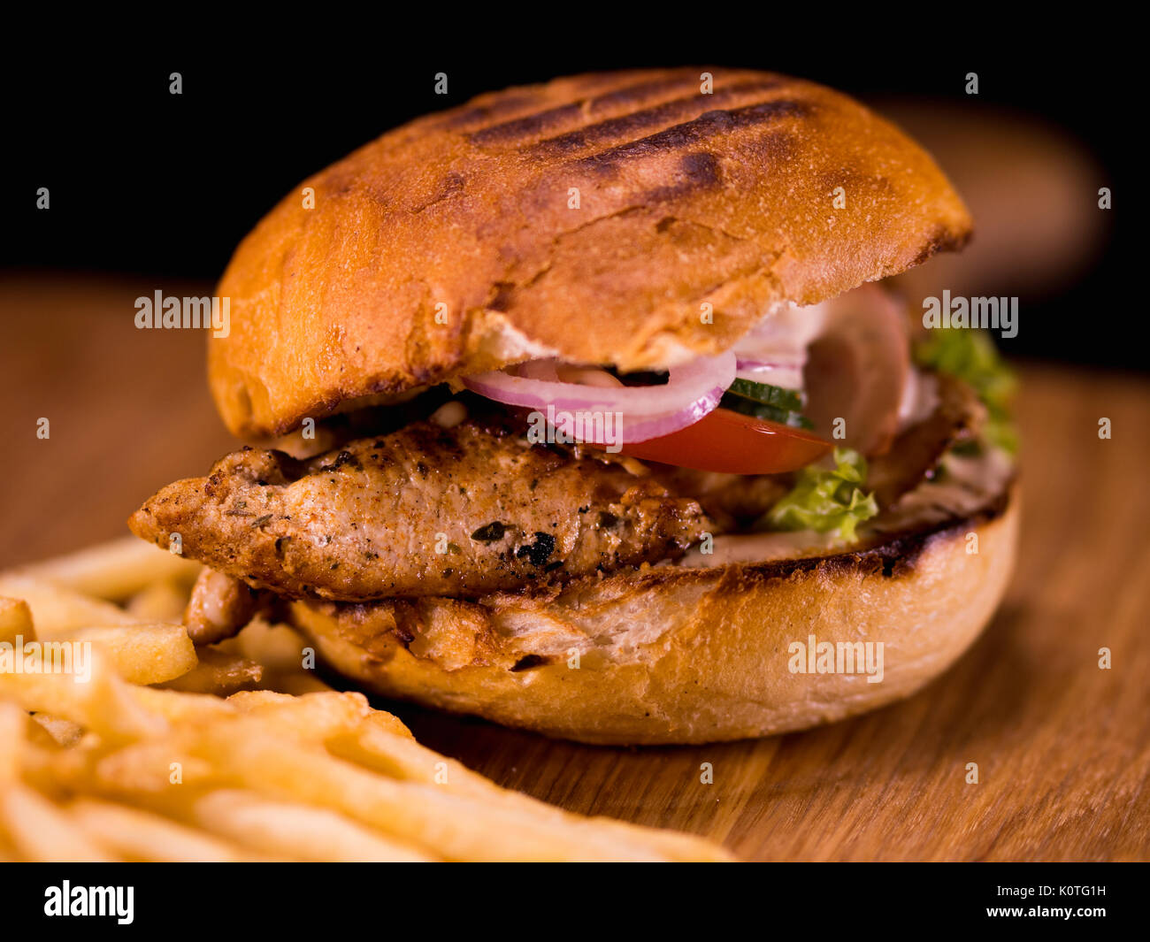 Lecker Fast Food Burger - Chickenburger bereit zu essen Stockfoto