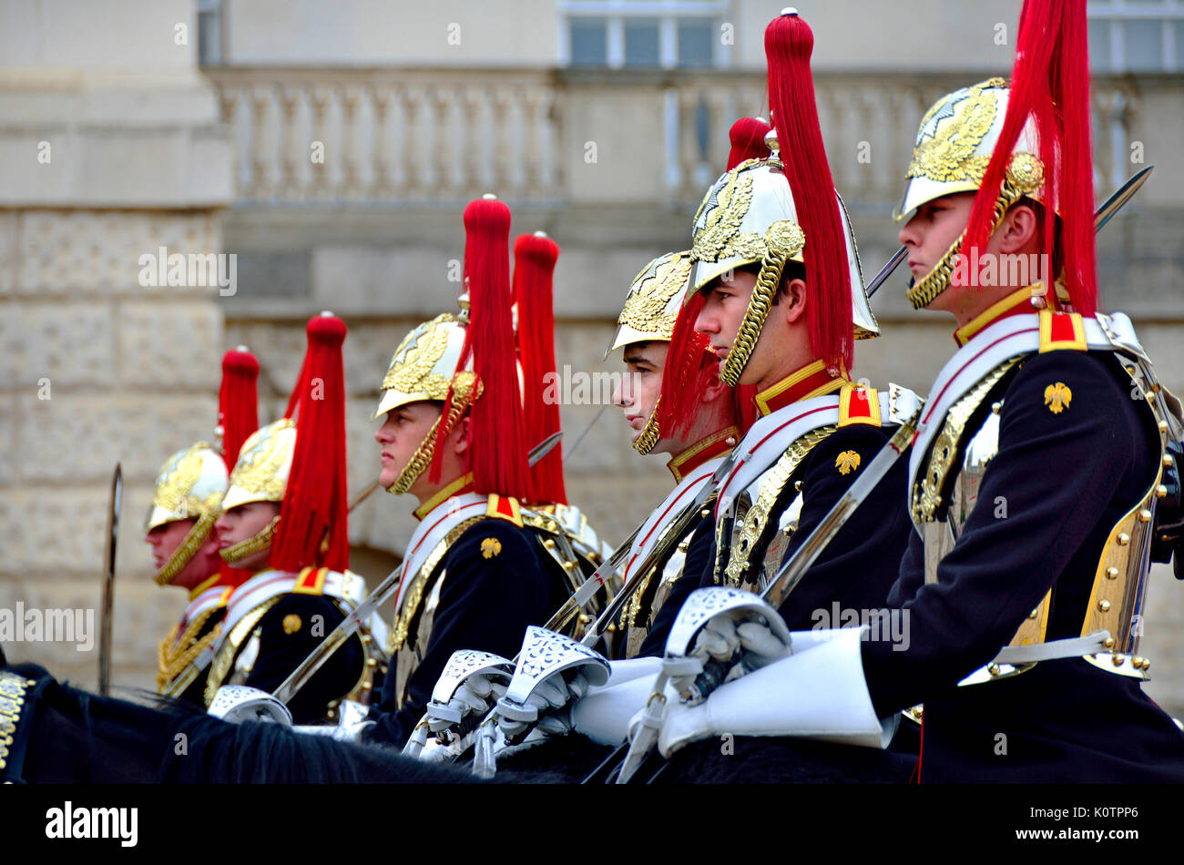 London, England, UK. Blues und Royals, Teil der Household Cavalry, Ändern der Guadalajara auf Horse Guards Parade Stockfoto