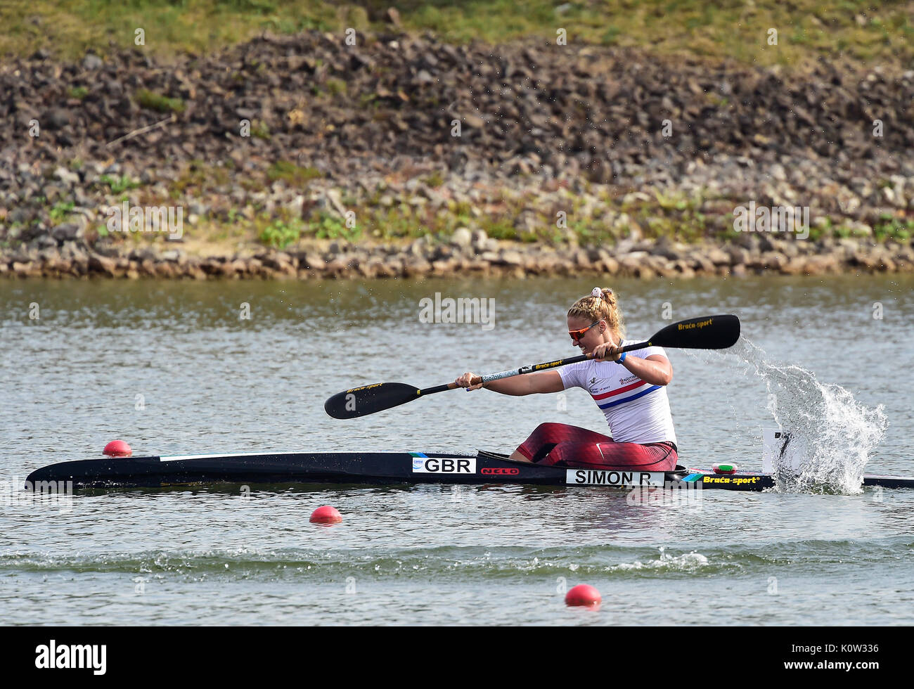 Racice, Tschechische Republik. 24 Aug, 2017. Rebeka Simon von Großbritannien in Aktion während der Icf Canoe Sprint WM-Halbfinale Rennen 2017 in Racice, Tschechische Republik, 24. August 2017. Credit: Roman Vondrous/CTK Photo/Alamy leben Nachrichten Stockfoto