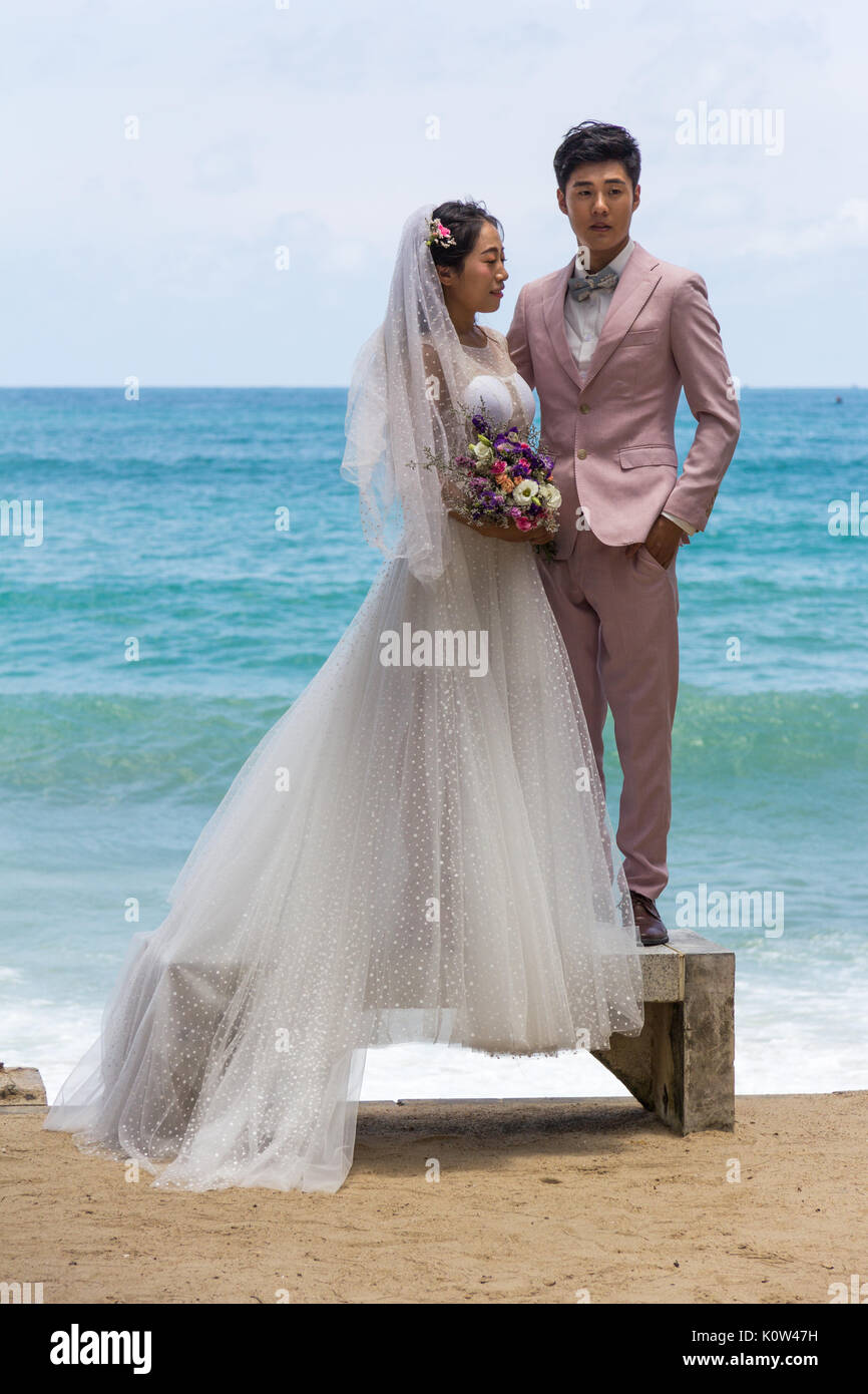 Kamala Beach, Phuket, Thailand. 24 Aug, 2017. Viele Chinesen kommen zu {Phuket pre Hochzeit Fotos zu machen bei ihrer Hochzeit anzuzeigen, viele Fotografen Chinesen sind, die illegal Arbeiten ohne Arbeitserlaubnis. In der Vergangenheit haben einige festgenommen worden. Credit: Kevin hellon/Alamy leben Nachrichten Stockfoto