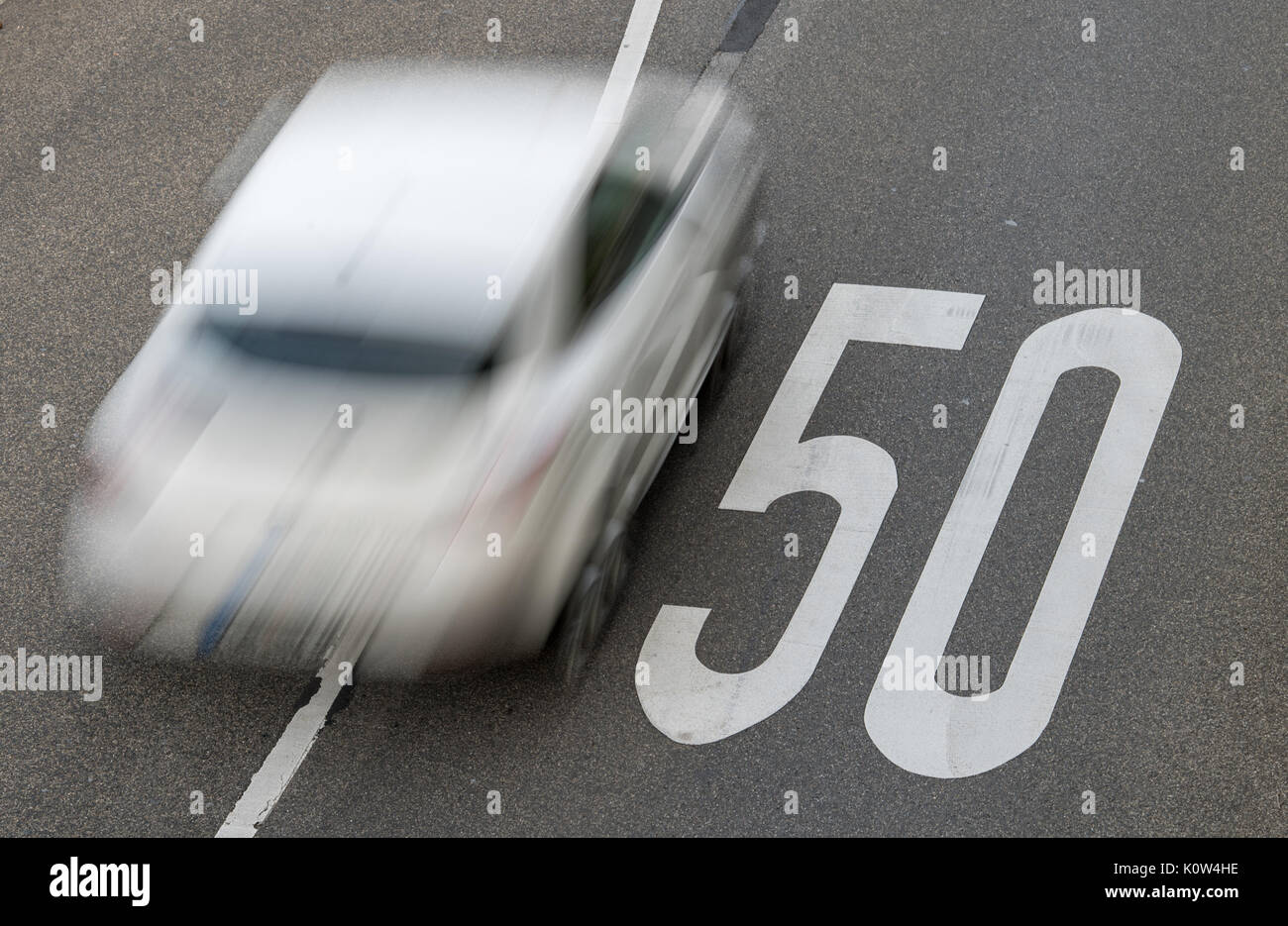 50 kmh -Fotos und -Bildmaterial in hoher Auflösung – Alamy