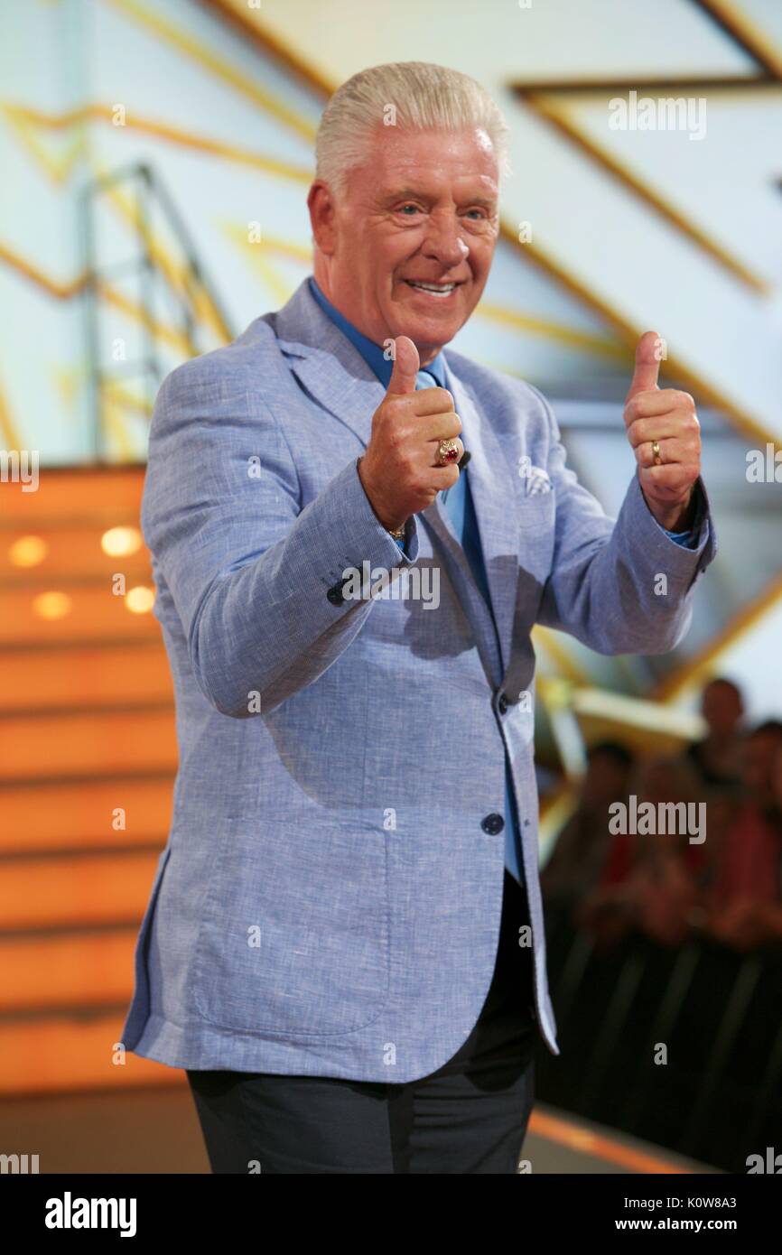 Borehamwood, Großbritannien. 25. August 2017. Derek Acorah wird aus der Celebrity Big Brother Haus in Elstree Studios, Borehamwood, Herts, Großbritannien vertrieben, 25. August 2017 Credit: Nathan Hulse/Alamy leben Nachrichten Stockfoto