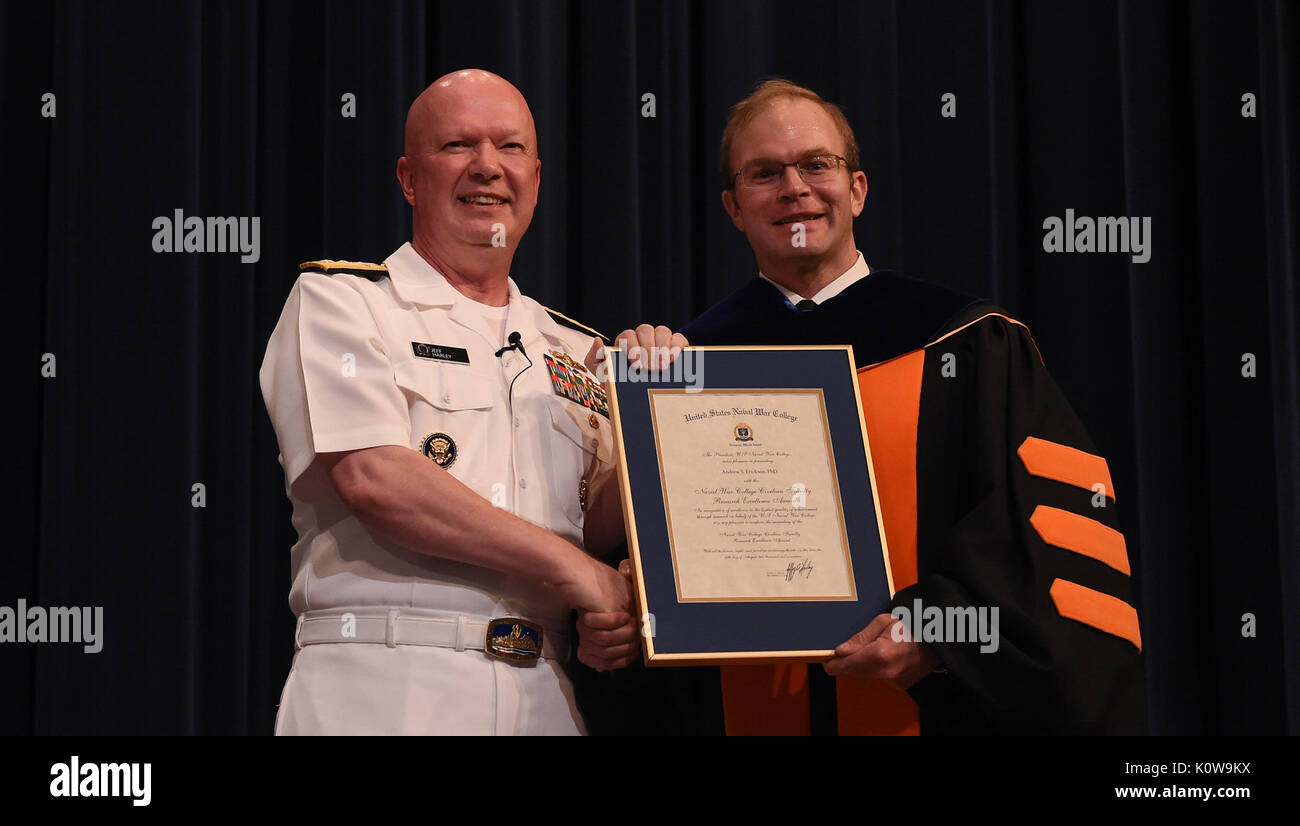 Rear Adm Andrew Lewis Stockfotos und -bilder Kaufen - Alamy