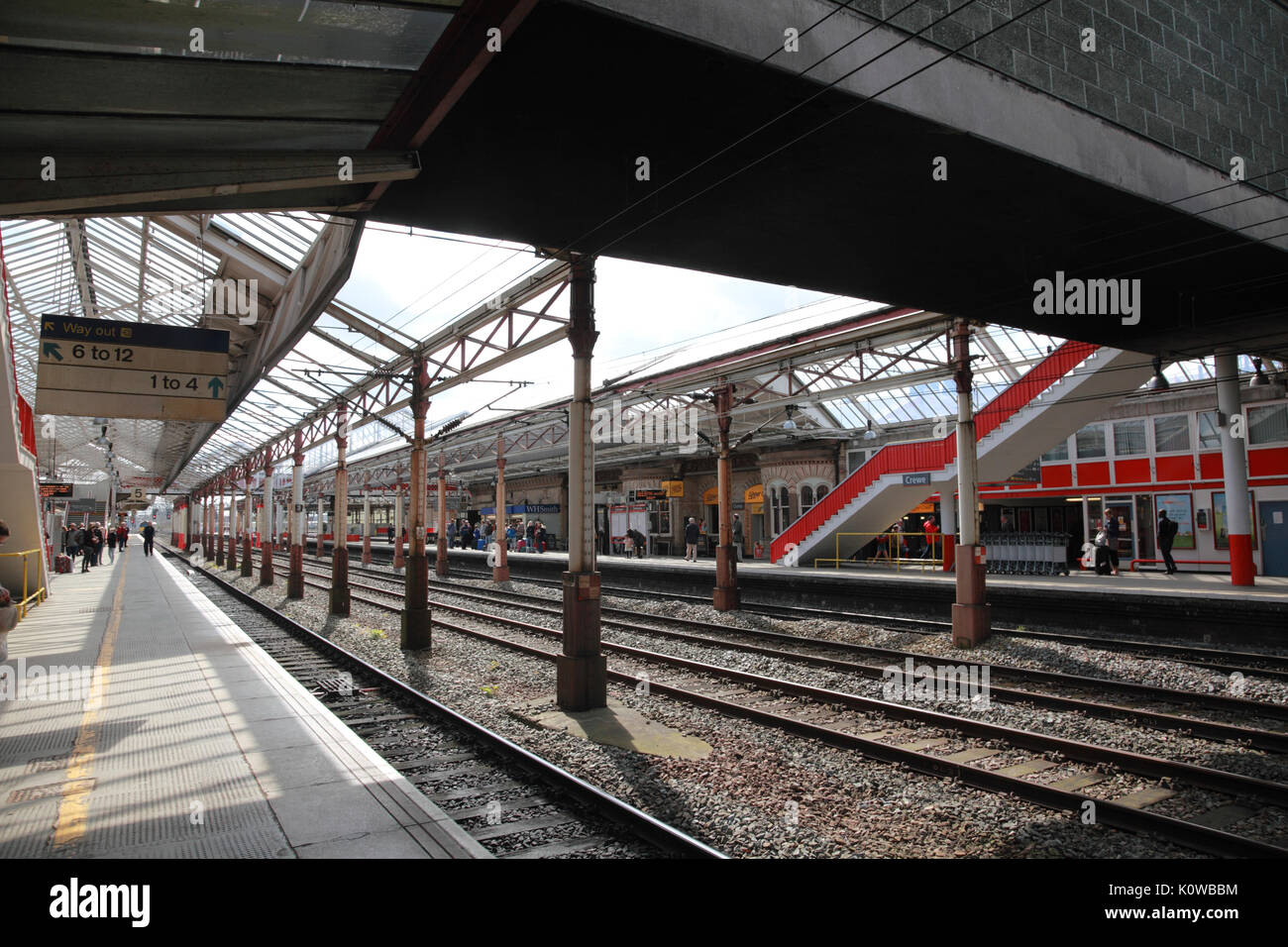 Plattformen 5 und 6, Bahnhof Crewe, derzeit (2017) für die Jungfrau Westküste Züge von London nach Glasgow verwendet Stockfoto